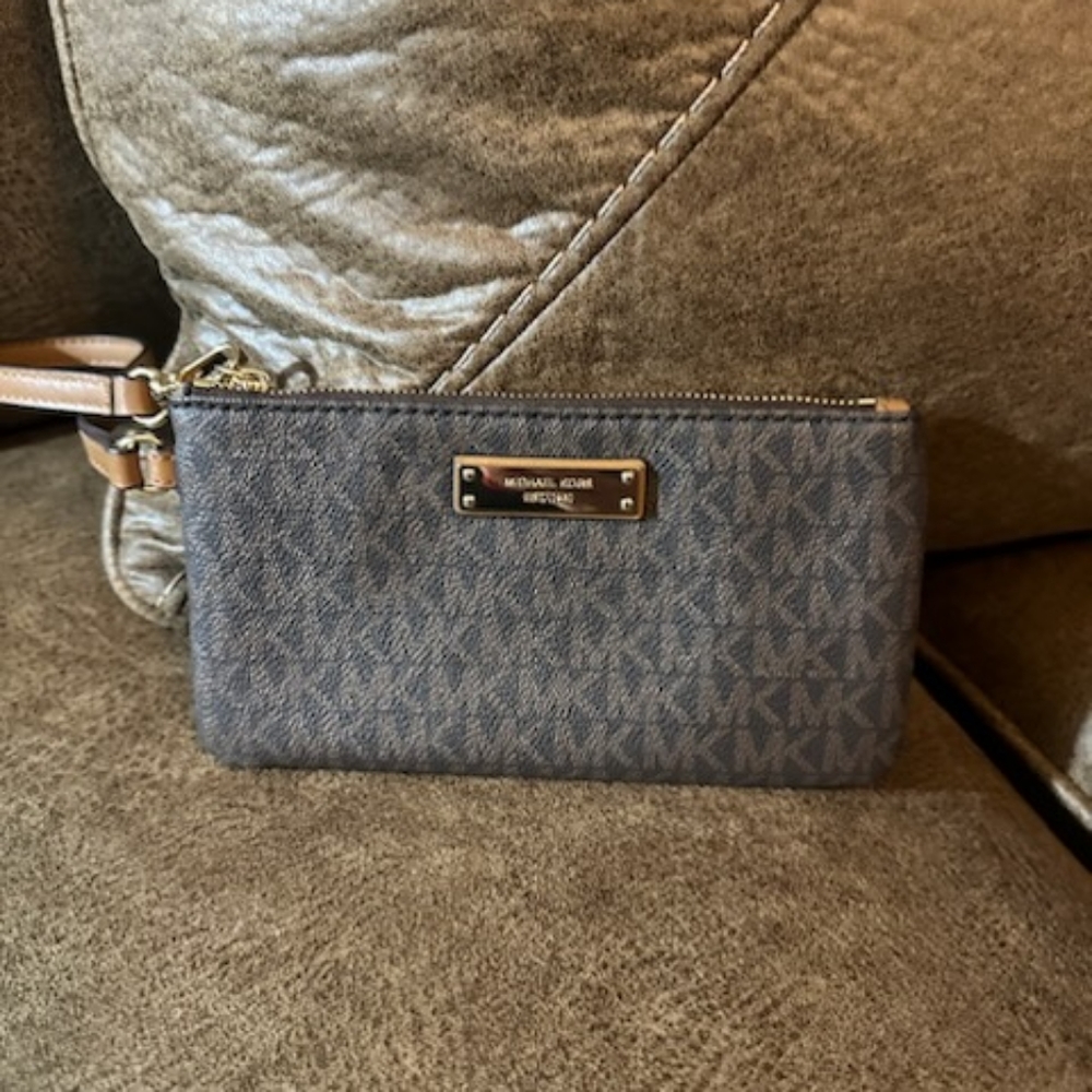 Michael Kors Wristlet